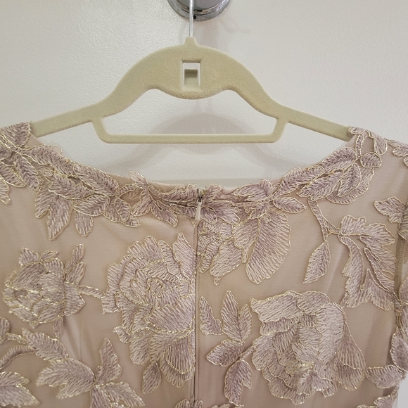 Tadashi Shoji Sz 8 Maci Gold Lace V-Neck Floral Embroidered Lined Cocktail Dress - Picture 16 of 16